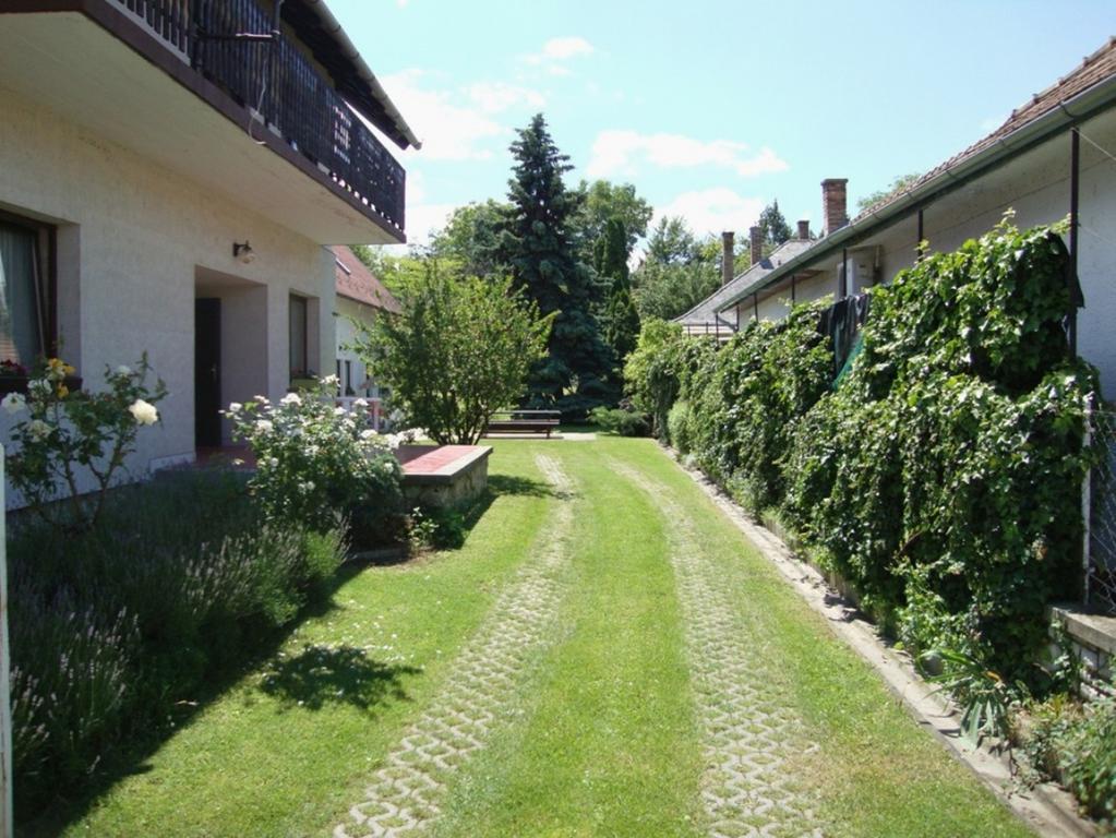 Gyongyvirag Vendeghaz Apartment Balatonboglár Екстериор снимка