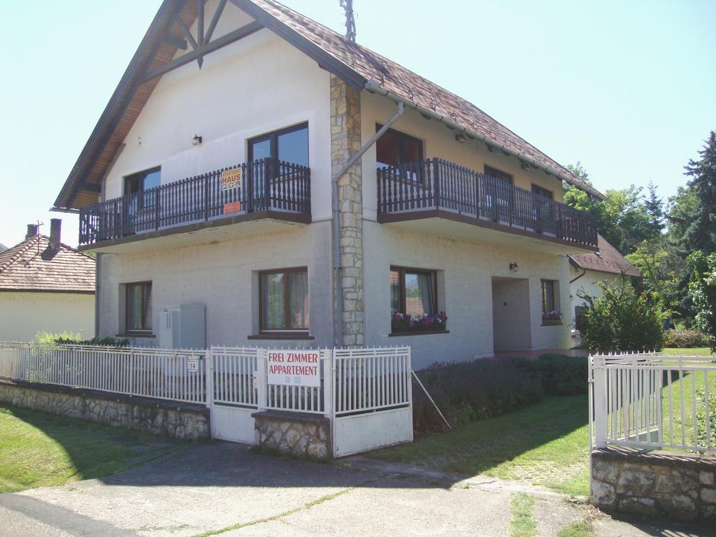 Gyongyvirag Vendeghaz Apartment Balatonboglár Екстериор снимка