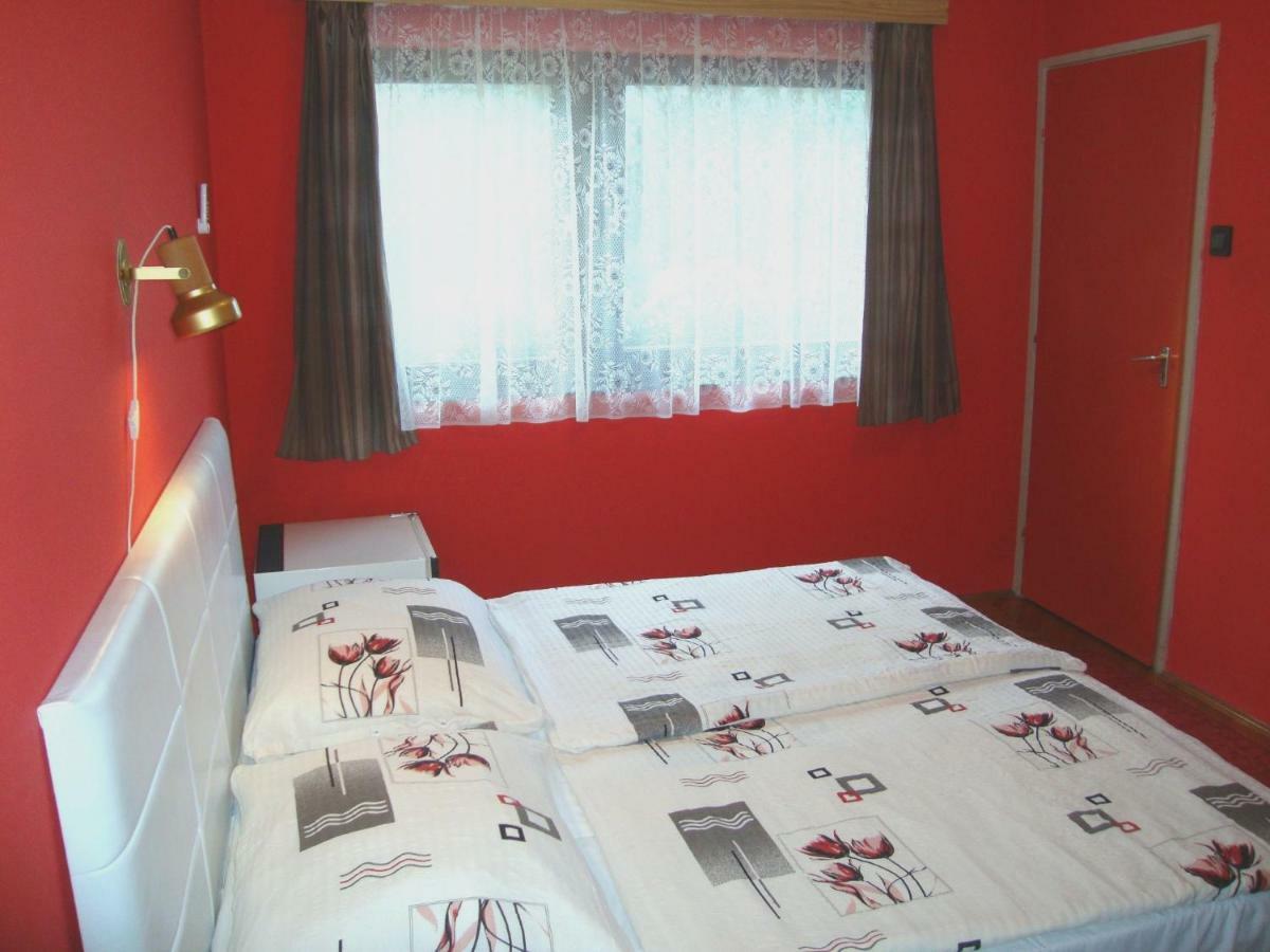 Gyongyvirag Vendeghaz Apartment Balatonboglár Екстериор снимка